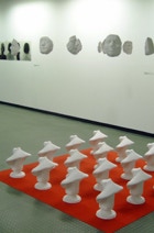 2009, Gips, Stahl, Spiegel, 140 x 30 x 30 cm